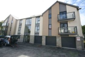 2 bedroom Property t...